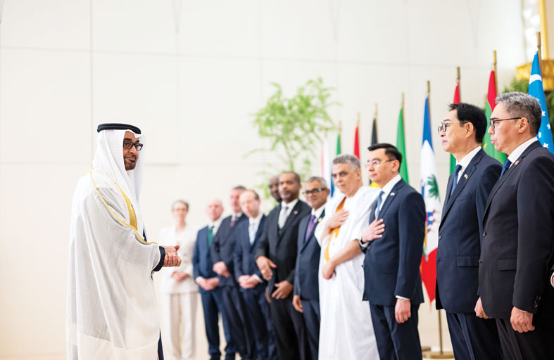 رئيس الدولة يتسلم أوراق اعتماد عدد من السفراء المعتمدين لدى الدولة بحضور منصور بن زايد 