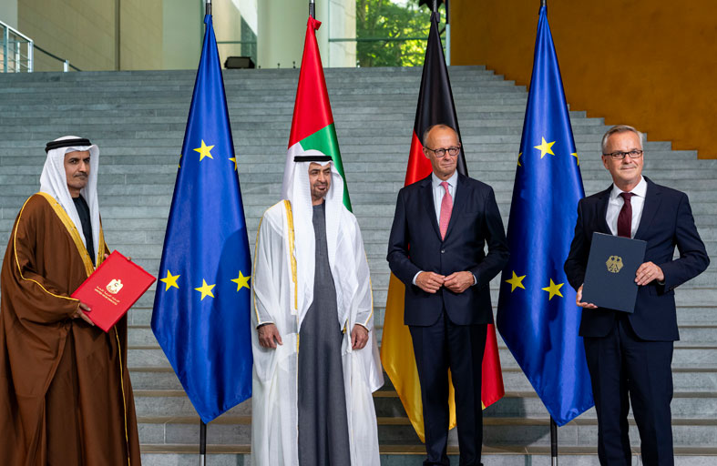 رئيس الدولة والمستشار الألماني يشهدان إطلاق الحوار الإستراتيجي وإعلان نوايا بشأن إنشاء مجلس استثمار إماراتي ـ ألماني وعددا من الاتفاقات 