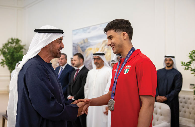 رئيس الدولة يؤكد أهمية مواكبة الرياضة الإماراتية ما تشهده الدولة من تطور وتقدم في مختلف المجالات التنموية  