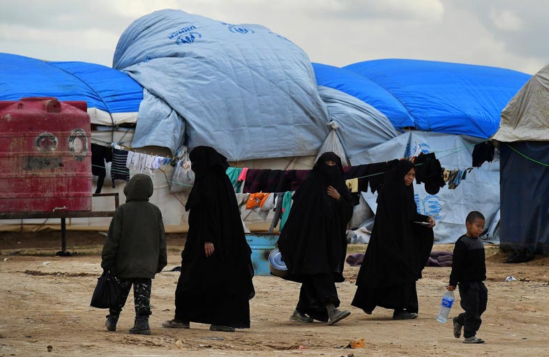 فرنسا تعيد 10 أطفال من أبناء الدواعش في سوريا 