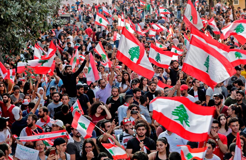 الحريري يخطو بلبنان خارج الأزمة بتنسيق فرنسي-أمريكي
