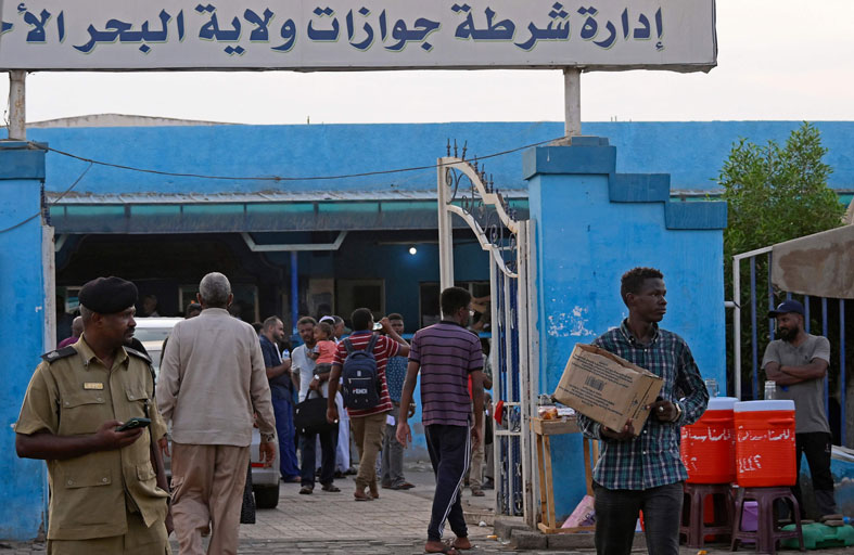 السودان.. الانتظار الطويل للحصول على جواز سفر هربا من الحرب 