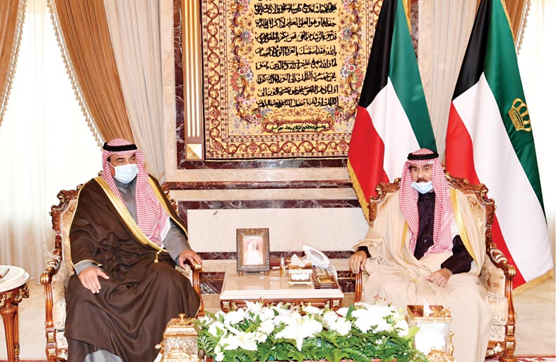 أمير الكويت يبارك تشكيل الحكومة الجديدة