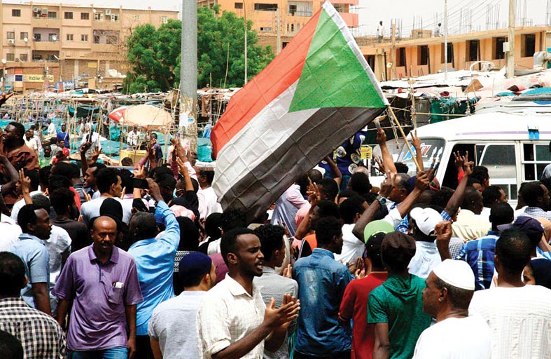 تصعيد في الخرطوم بعد مقتل 3 وإصابة العشرات