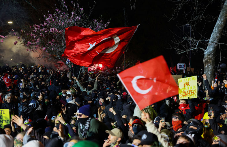 أردوغان: الاحتجاجات على احتجاز إمام أوغلو تحولت لحركة عنف 