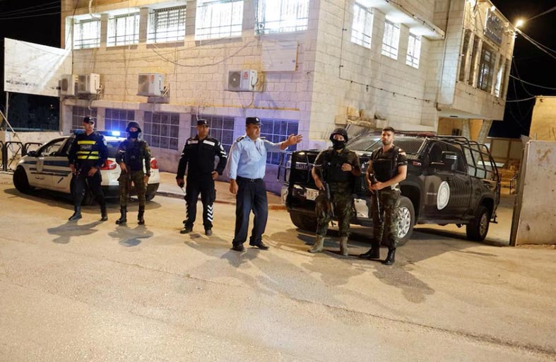 السلطة الفلسطينية تجري موازنات صعبة في الضفة الغربية 