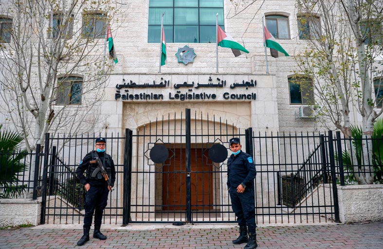 انعدام الثقة والانقسام تخيم على الدعوة للانتخابات 