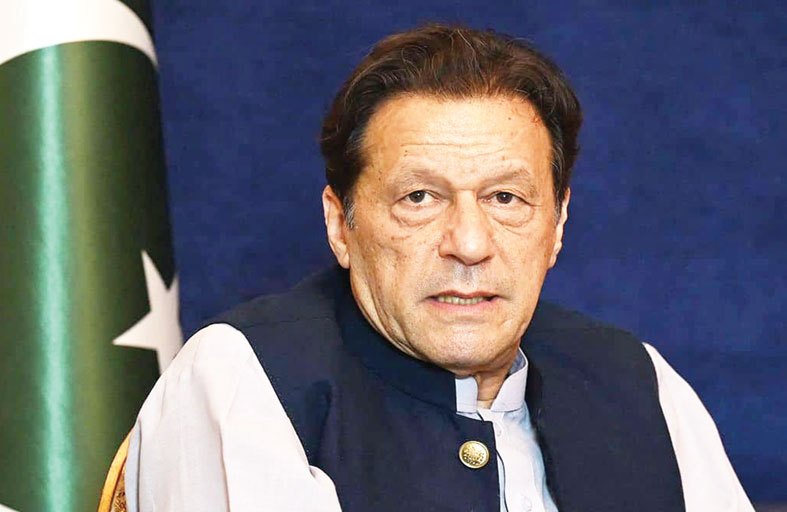 عمران خان يواجه اتهامات بتسريب أسرار للدولة 
