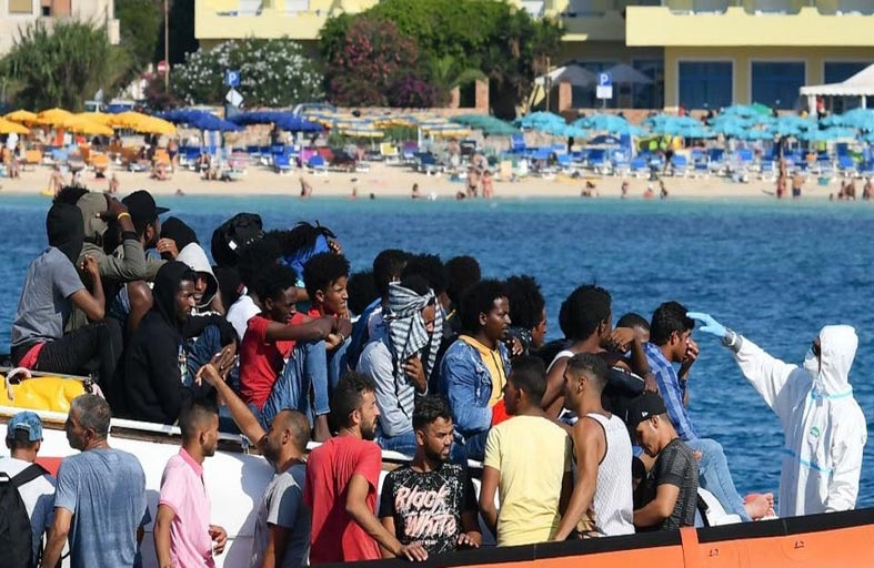 مصرع 13 مهاجراً بغرق مركبهم قبالة تونس  