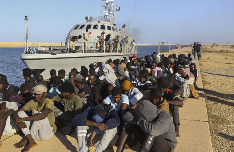 «الأعزاء على قوارب الموت».. ليبيون يفرون من جحيم الميليشيات