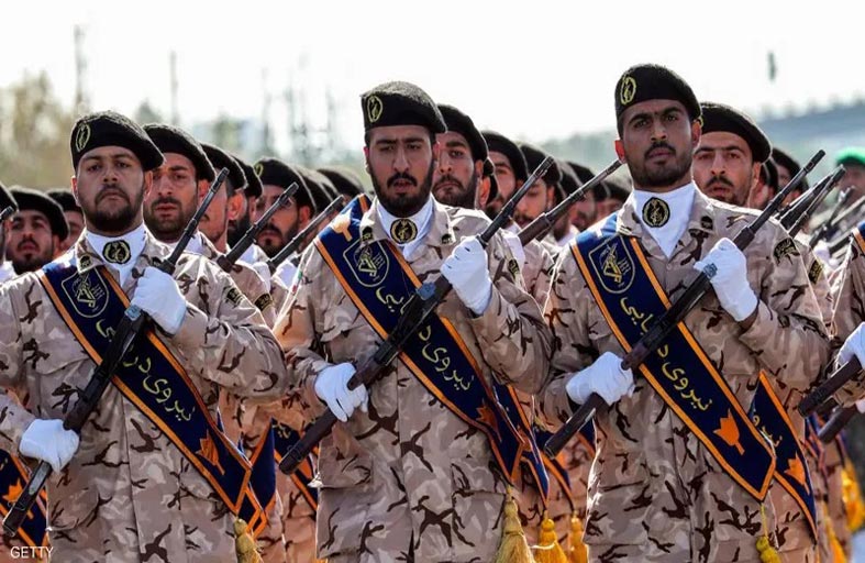 الحرس الثوري الإيراني  يجري مناورات عسكرية