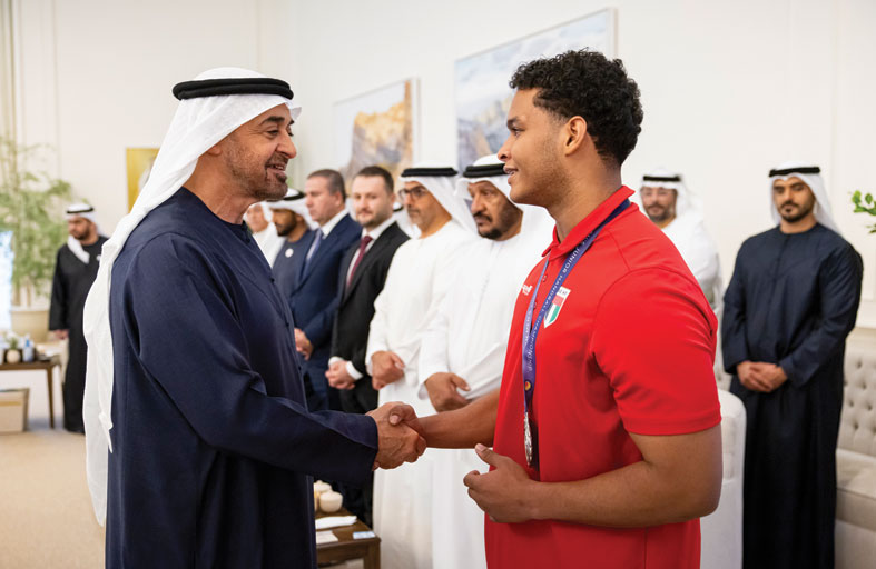 رئيس الدولة يؤكد أهمية مواكبة الرياضة الإماراتية ما تشهده الدولة من تطور وتقدم في مختلف المجالات التنموية  