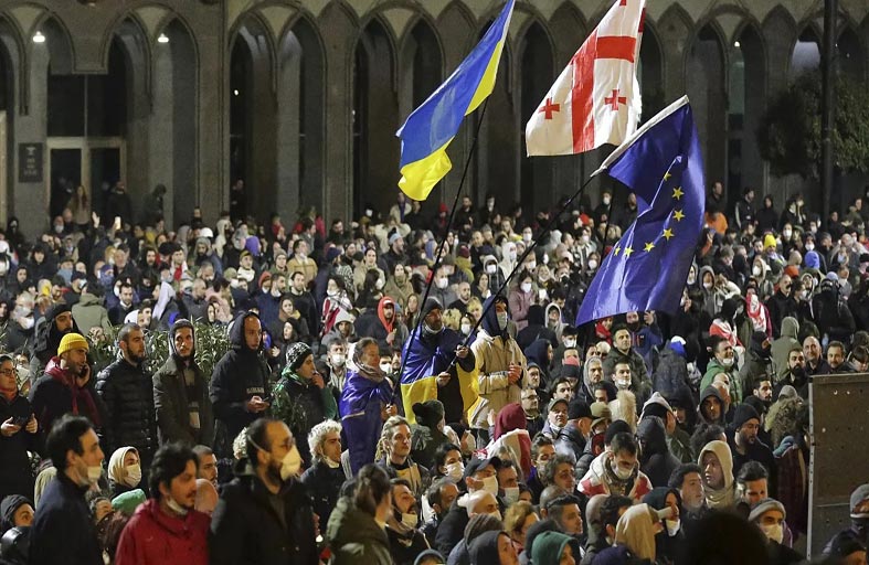 جورجيا تنتفض في اطار القانون دون تخطيطٍ لثَورة