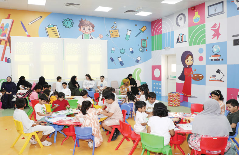 نظّمت بلدية دبا الحصن فعالية مجتمعية بمناسبة يوم الأسرة العالمي تحت شعار معاً نبني أسرة مترابطة، تماشياً مع توجيهات صاحب السمو الشيخ محمد بن زايد آل نهيان رئيس الدولة، حفظه الله، بجعل عام 2026 عاماً للأسرة، واهتمام صاحب السمو الشيخ الدكتور سلطان بن م