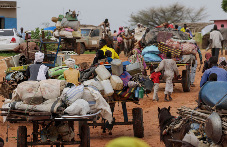 تأمين نفقات الحياة هاجس يؤرق السودانيين الفارين من القتال