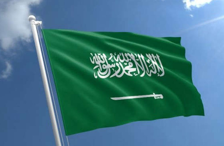 السعودية تعلن استهداف سفينة تابعة لإحدى شركاتها في البحر الأحمر وتؤكد سلامة طاقمها