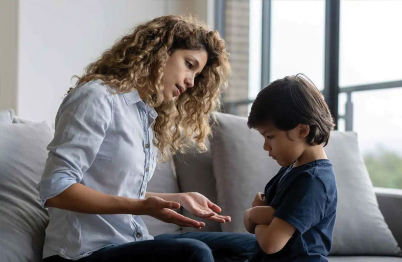 متى تصبح مراقبة تحركات الأبناء ضرورية لحمايتهم؟