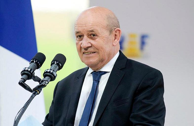 وزير الخارجية الفرنسي يدعو من الجزائر إلى «علاقات هادئة»
