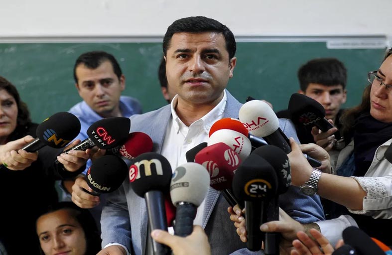 انتخابات تركيا.. دميرتاش ينسحب والمعارضة لم تحسم الترشح
