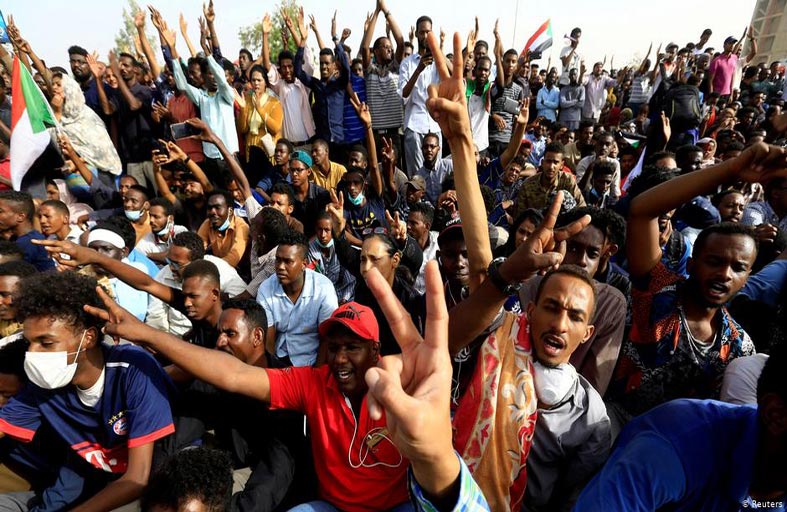 محاكمة البشير بتهمة الانقلاب على حكومة السودان في 1989 