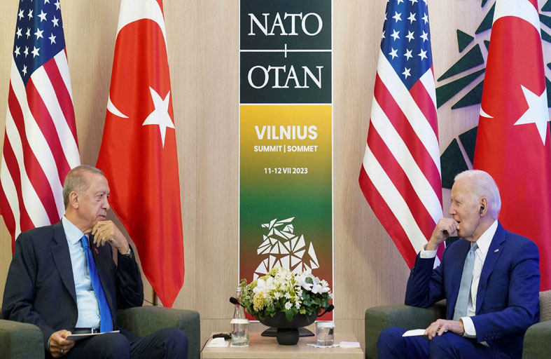 الناتو : كيف و لماذا رفع أردوغان الفيتو على السويد ؟