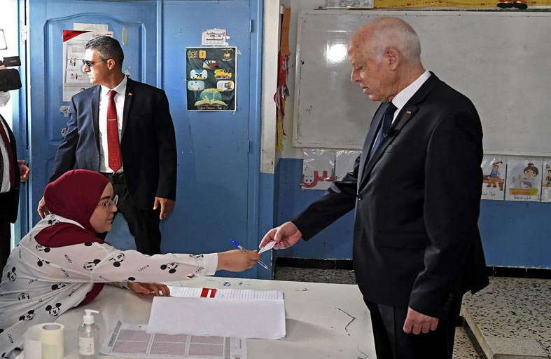 تونس تترقب «دستورا جديدا».. هل يصلح ما أفسده الإخوان؟
