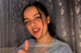 وفاة مؤثرة شهيرة بعد تقييدها إلى شجرة وحرقها
