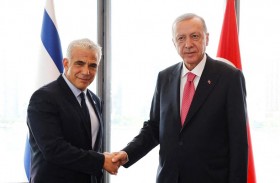لبيد يبحث مع إردوغان مصير إسرائيليين تحتجزهم حماس 