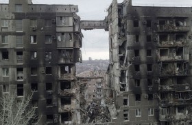 مبان مدمرة وجثث متفحمة في مدينة ماريوبول المنكوبة 