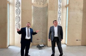 مسلمو ألبانيا يحتفلون  بافتتاح جامع باليجا في إلباسان 