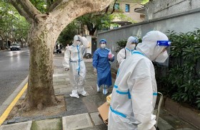 الصين تسجل 800 إصابة جديدة بكوفيد- 19 