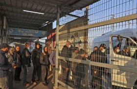 خريجو جامعات من غزة يبحثون عن لقمة العيش في إسرائيل 