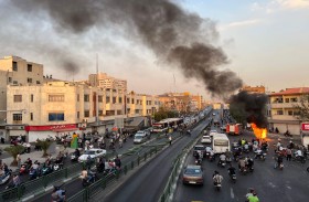 طالبات يهتفن «اغرب عن وجهنا» ضد الرئيس الإيراني 