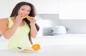 صباحا أم بعد الطعام؟.. التوقيت المثالي لتناول الحمضيات