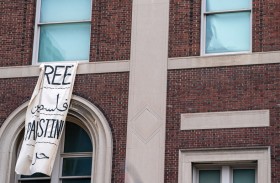 جامعة كولومبيا بنيويورك تغلي.... طلاب حطموا النوافذ مذكّرين بحرب فيتنام